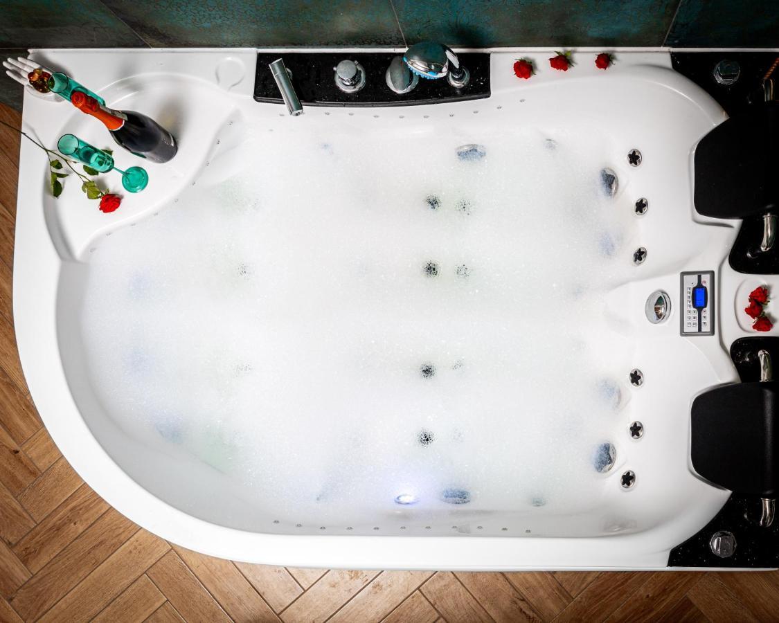 Jacuzzi & Bike Apartment, Cracovia Esterno foto