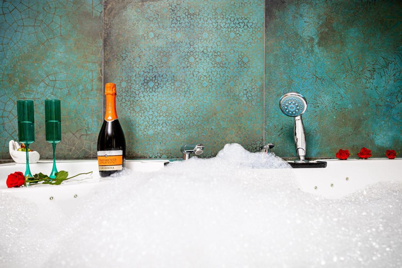 Jacuzzi & Bike Apartment, Cracovia Esterno foto