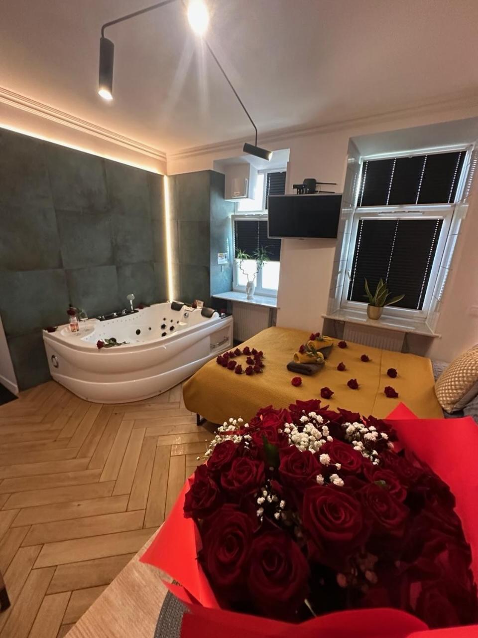 Jacuzzi & Bike Apartment, Cracovia Esterno foto