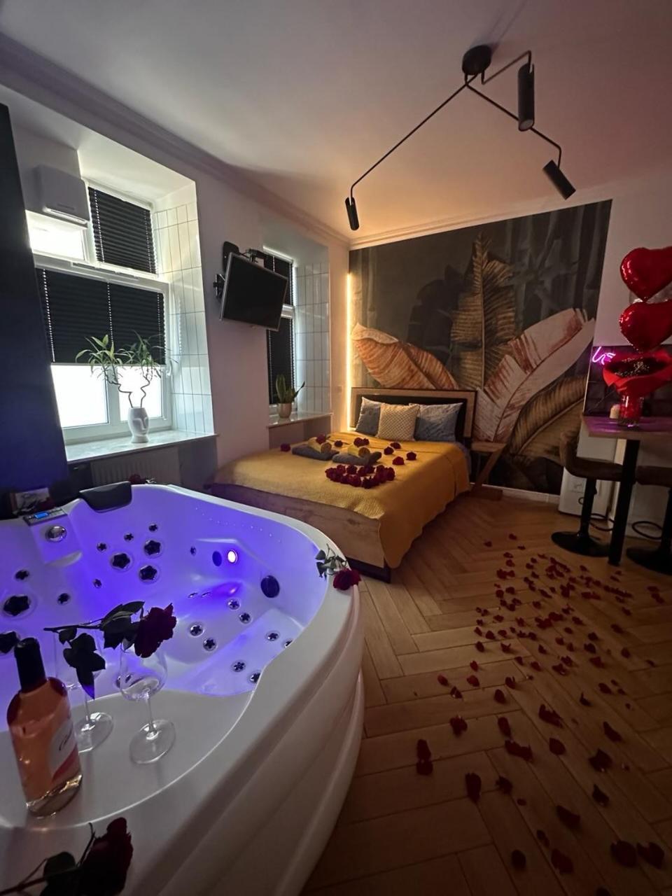 Jacuzzi & Bike Apartment, Cracovia Esterno foto